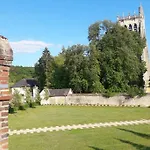 La Porterie Face à L'abbaye Le Bec-Hellouin