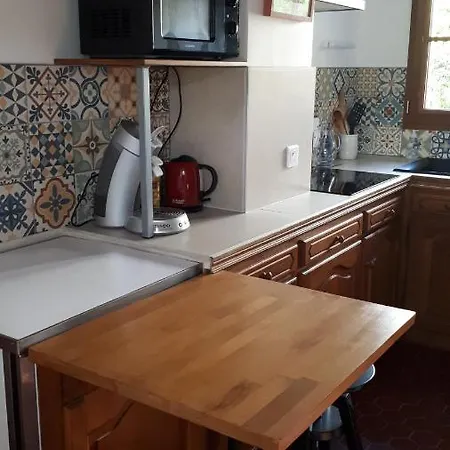 La Porterie Face A L'abbaye