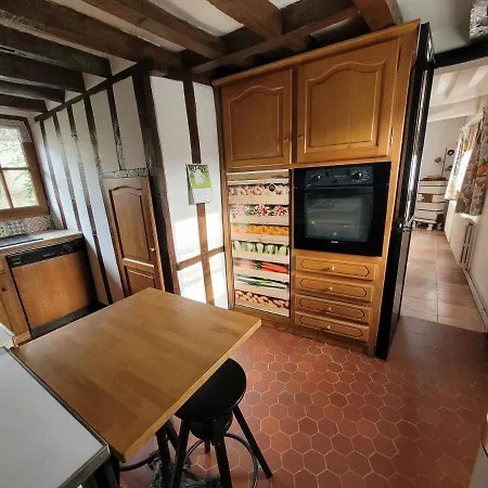 La Porterie Face A L'abbaye * Le Bec-Hellouin